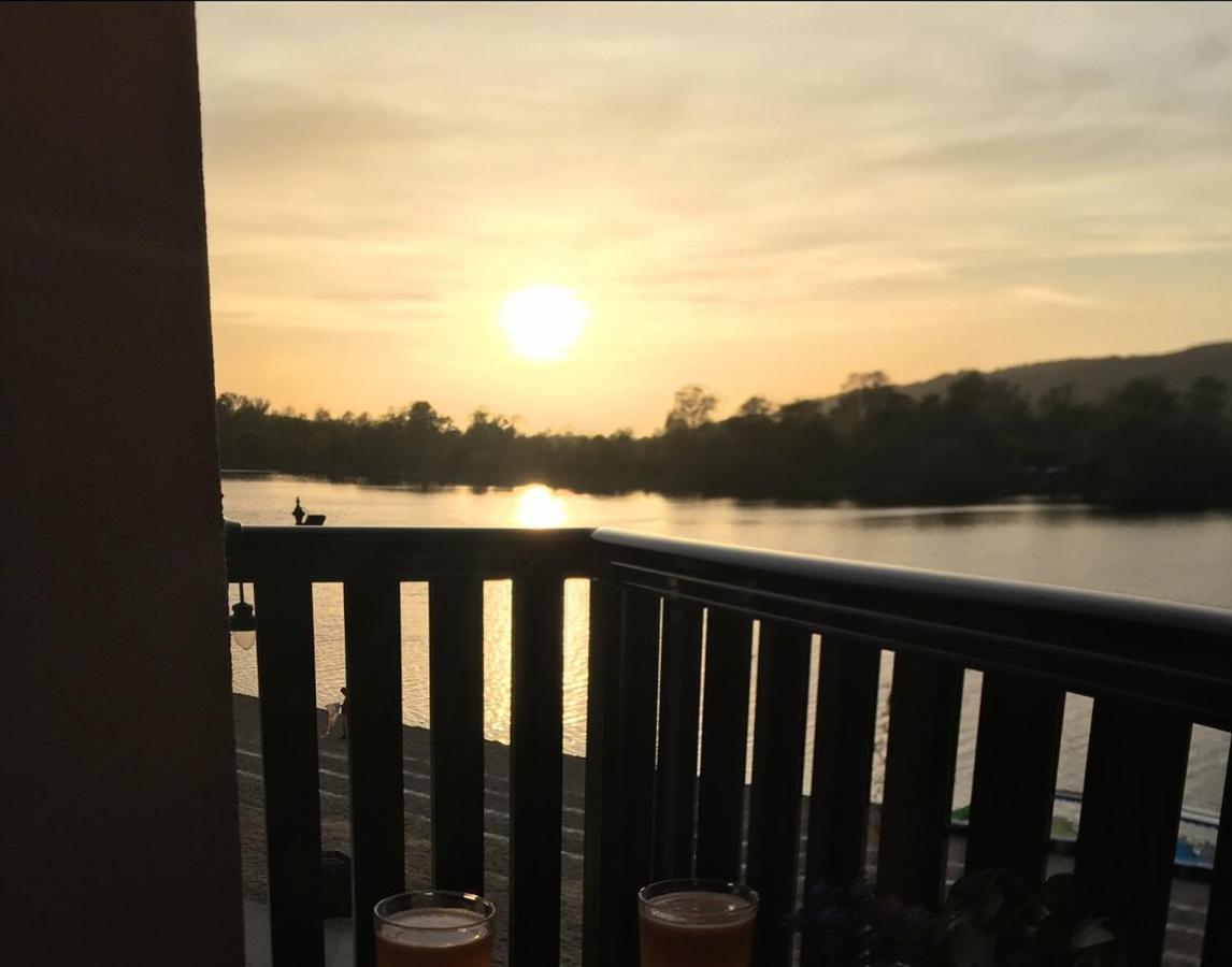 Darja Sa Pogledom Na Jezero Ostrovo